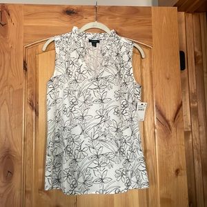 Halogen sleeveless blouse xs white and black floral print